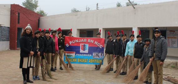 NCC Cadets of Kamla Nehru College participated under ‘Swach Bharat Abhiyan’