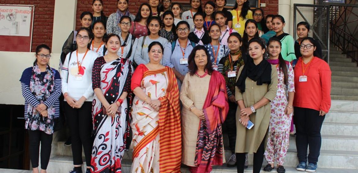 Kamla Nehru College organized Fine Arts workshop