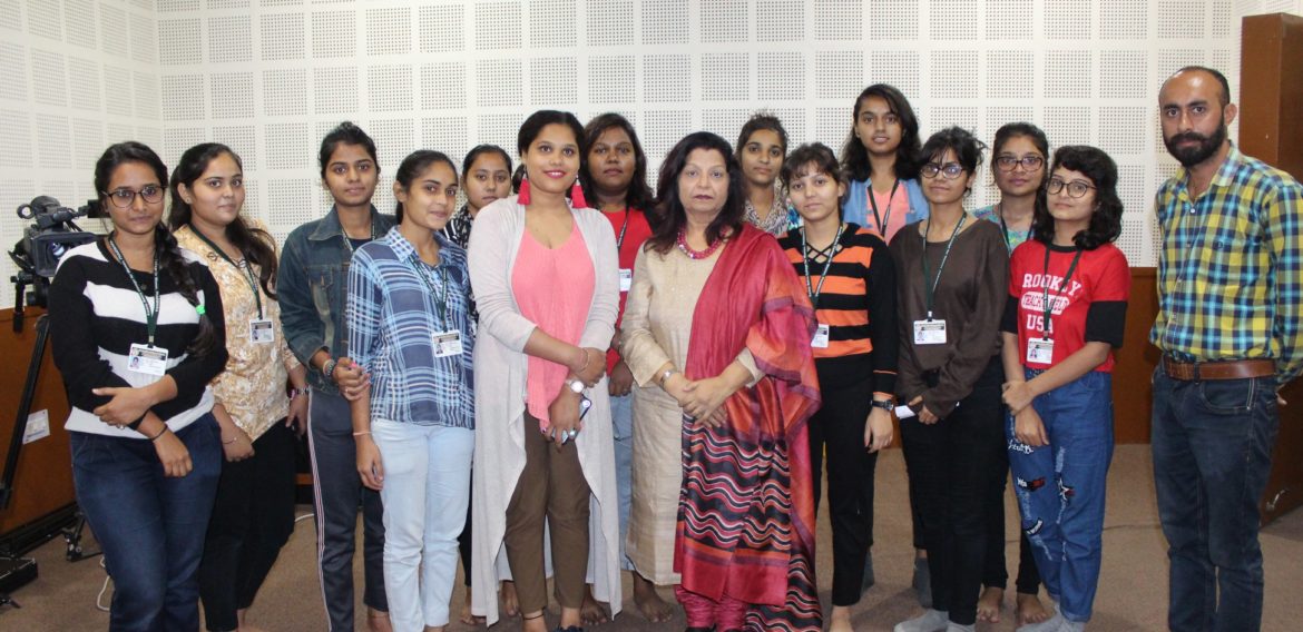 Kamla Nehru College organized a lecture on Art And Media